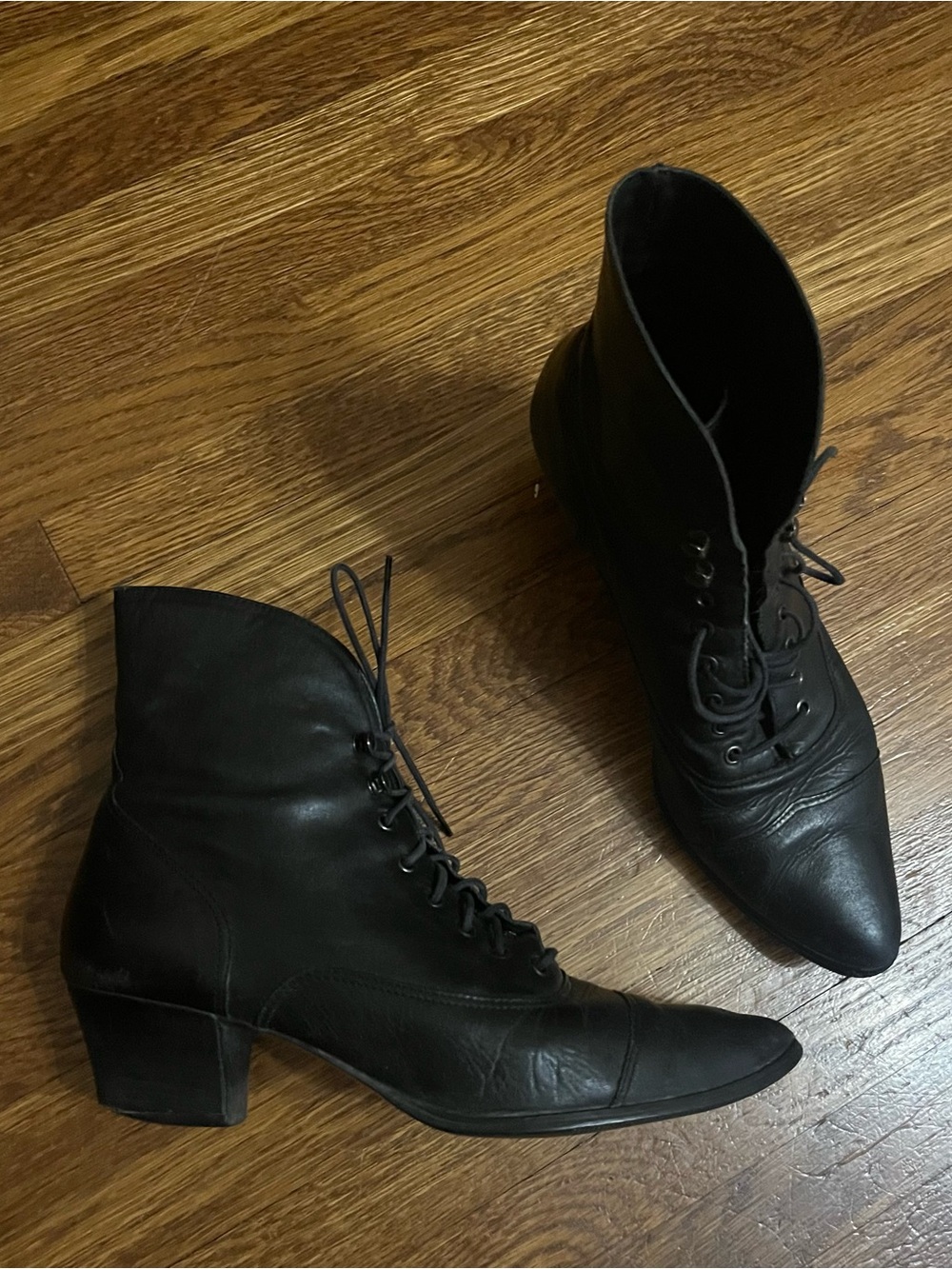 Vintage Bandits 8.5 granny prairie boots black leather lace up witchy point toe